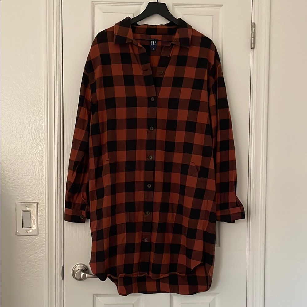 GAP women’s Black Checkered shirt dress with pockets